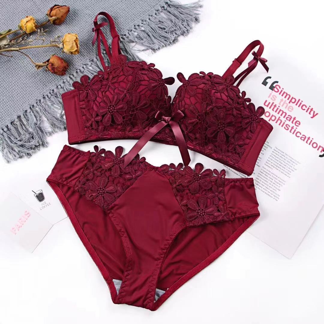 Lace embroidered brassiere bra Red - D&A