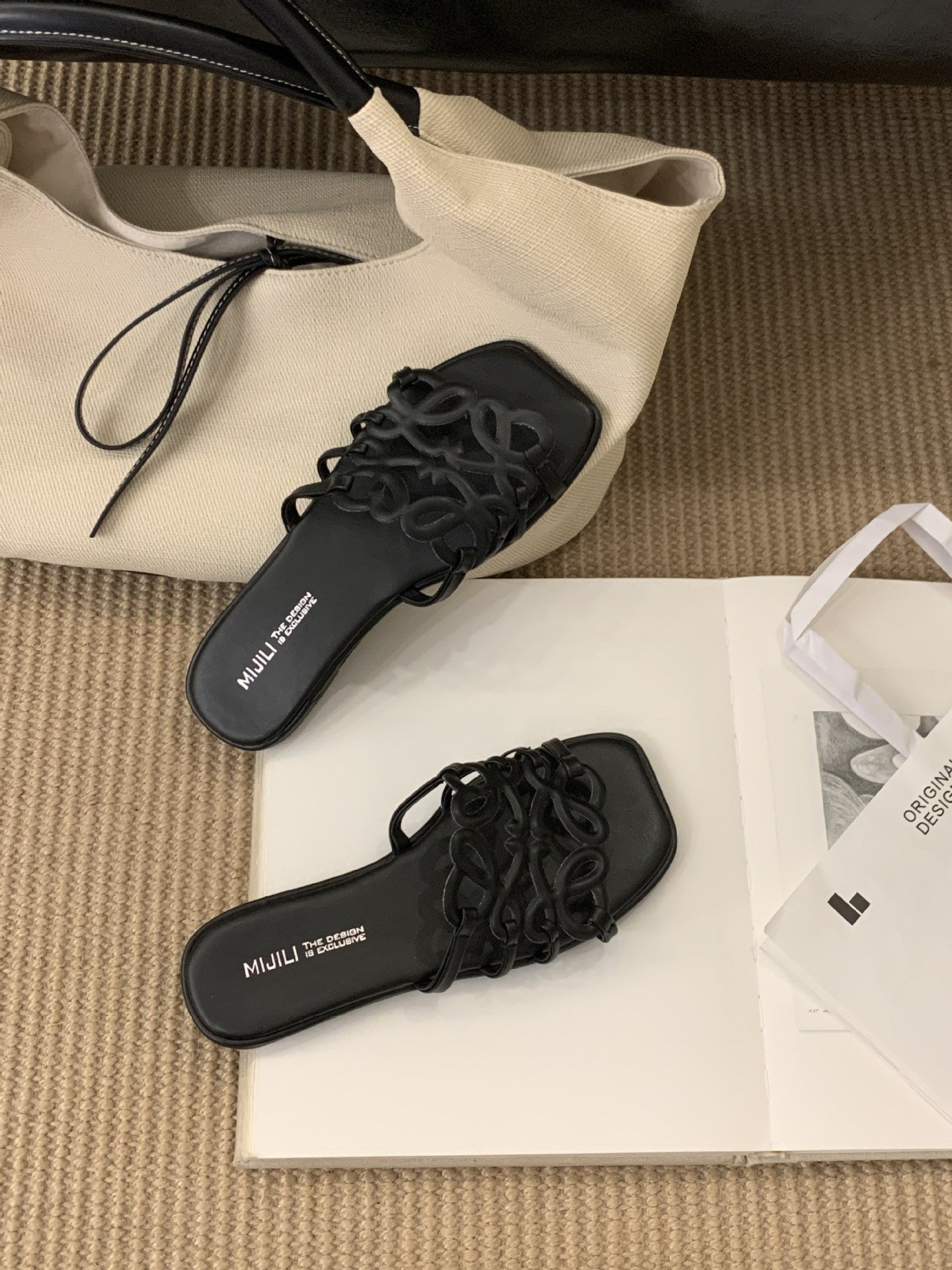 Summer Roman Style Hollow-out Slippers Flat All-match Vacation Style Beach Slippers Women Black - D&A