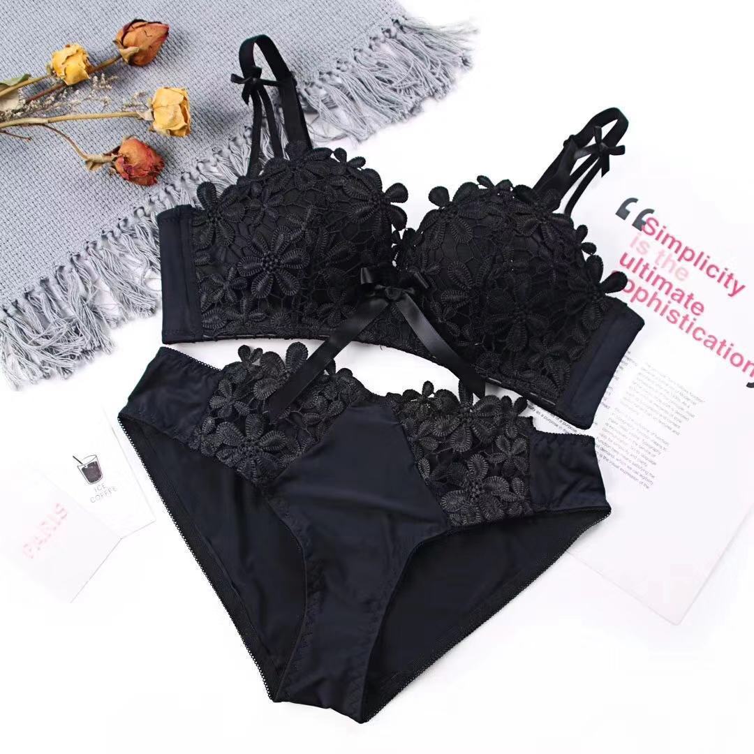 Lace embroidered brassiere bra Black - D&A