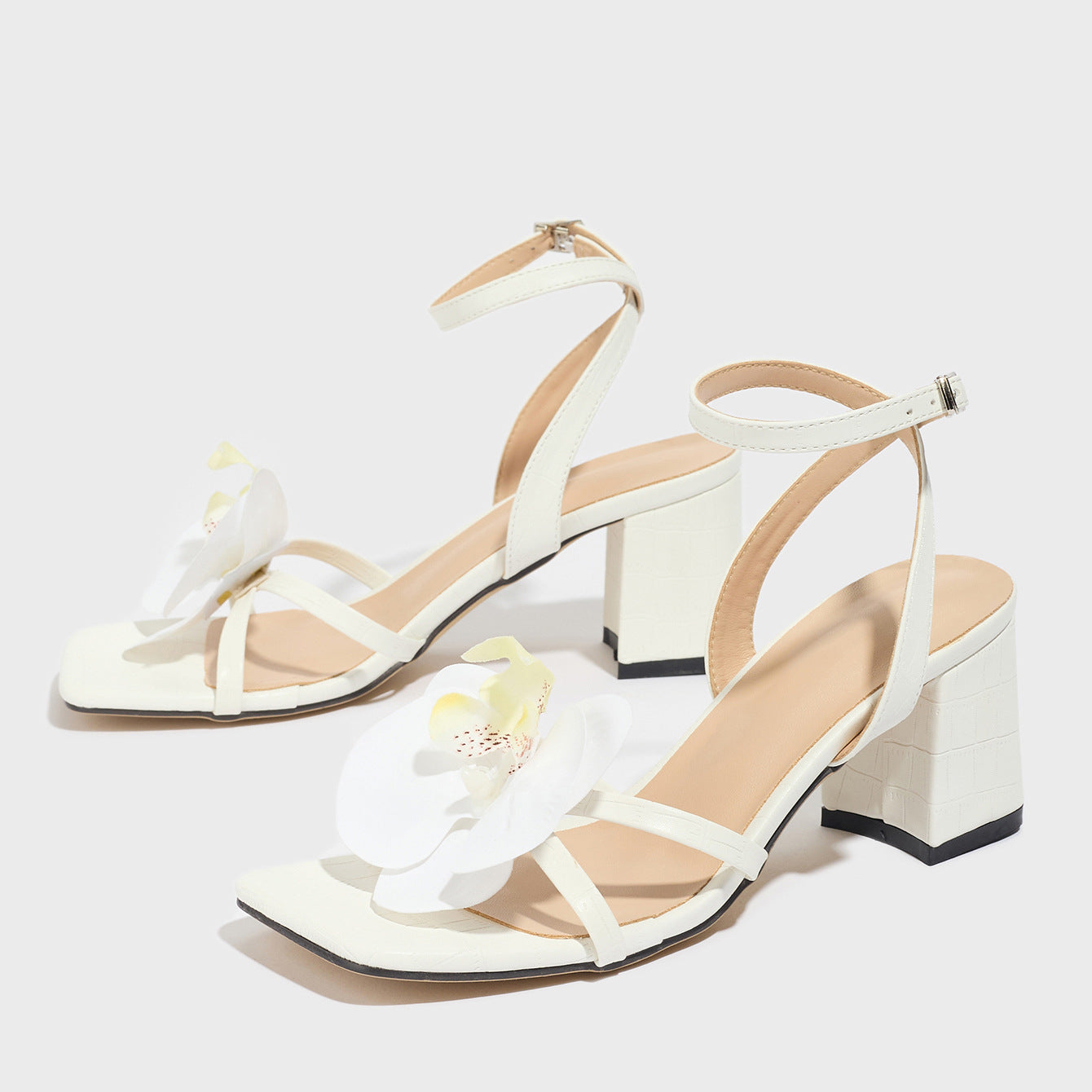 Women's Square Toe Three-dimensional Flower Solid Color Chunky Heel Sandals - D&A