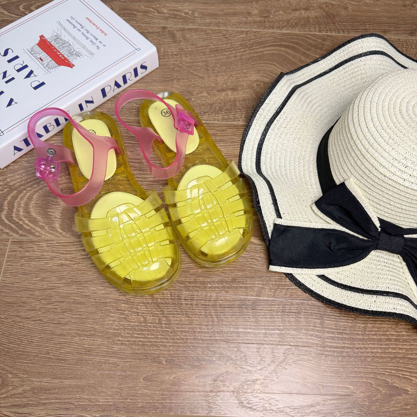 Women's Fashion Hollowed-out Beach Flat Sandals - D&A