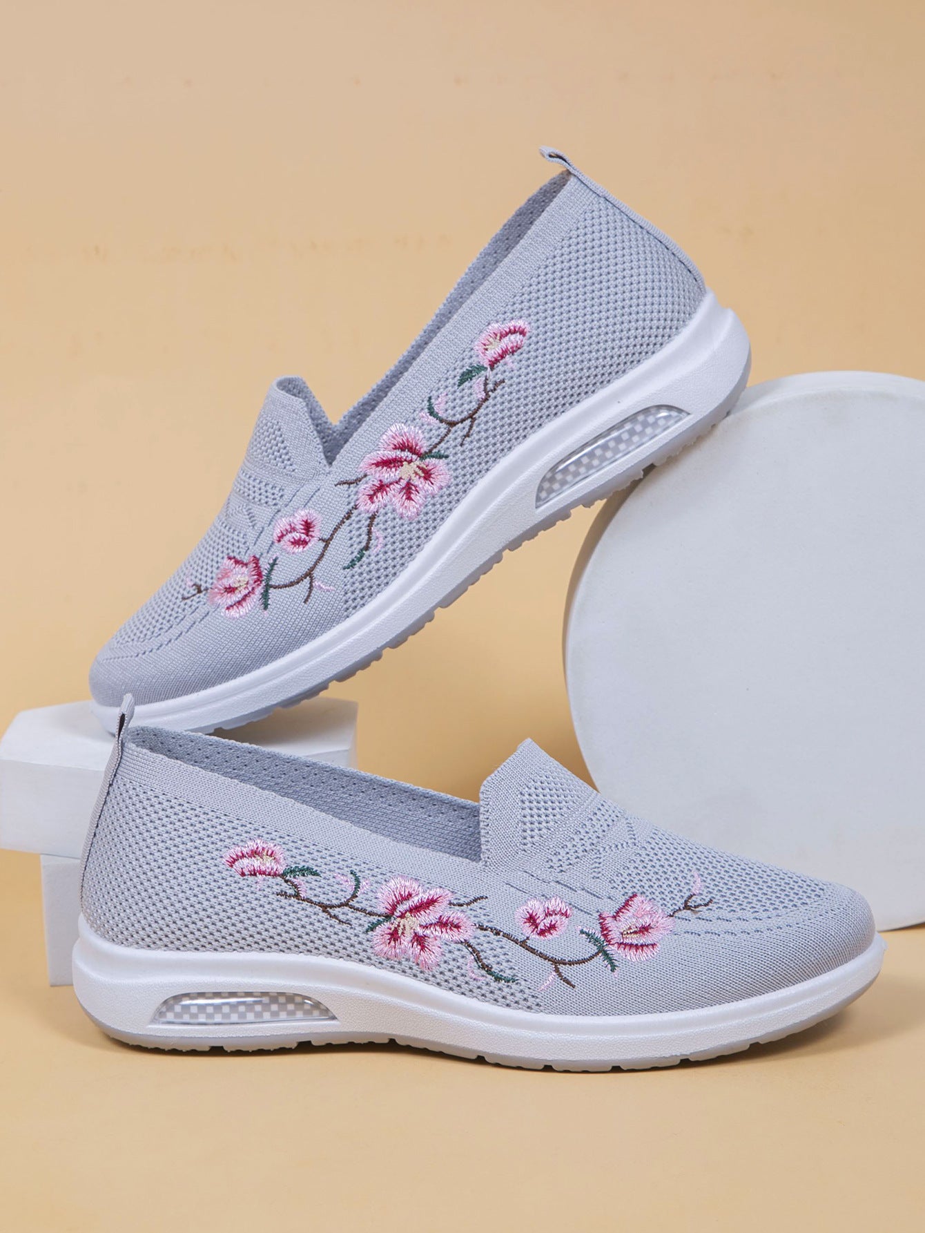 Women's Breathable Cloth Shoes Fashion Embroidery Soft Sole Shoes Silver - D&A
