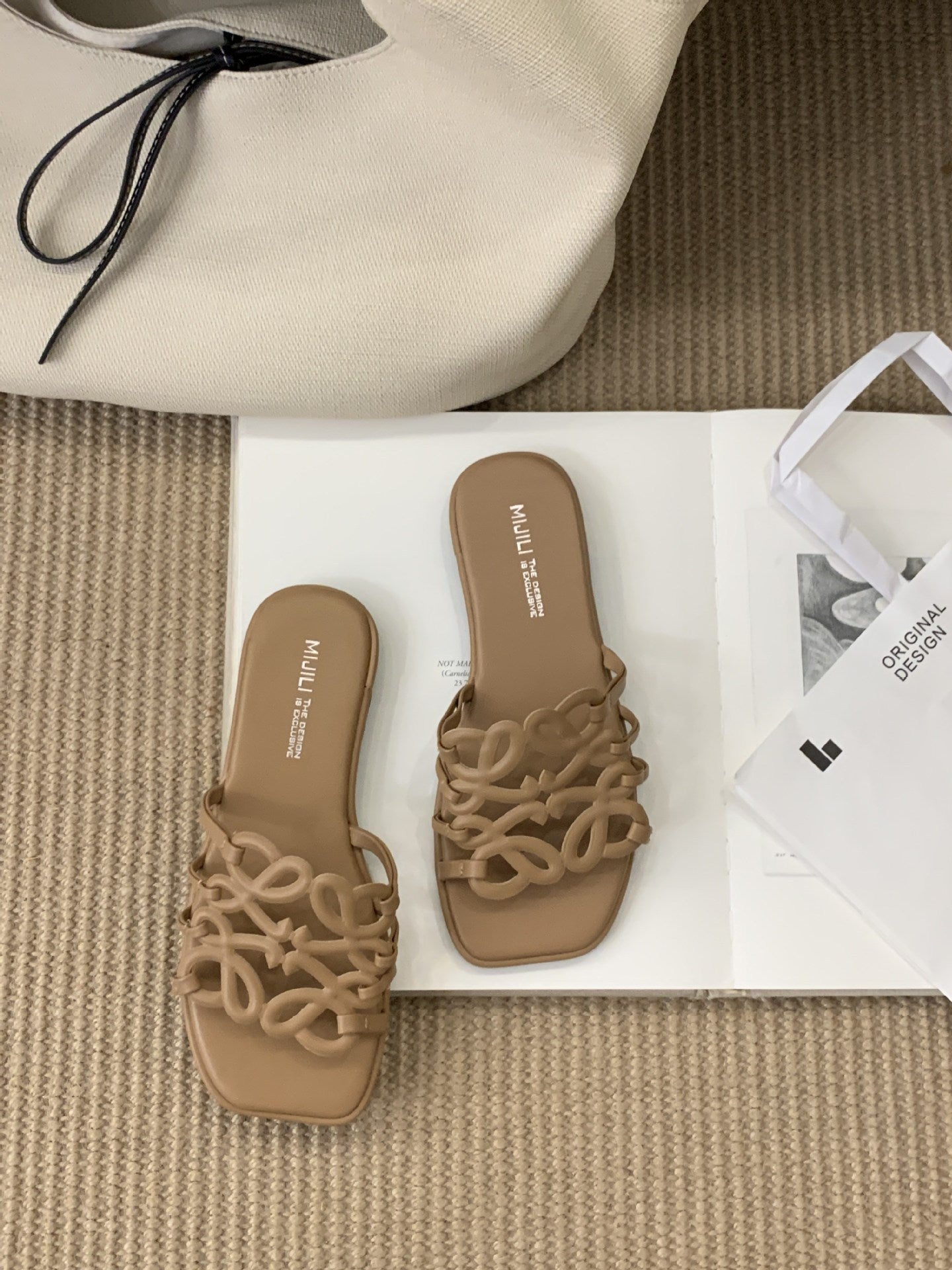 Summer Roman Style Hollow-out Slippers Flat All-match Vacation Style Beach Slippers Women Khaki - D&A