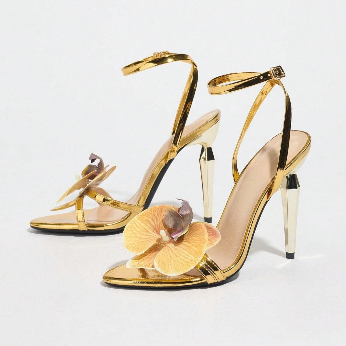 Women's Three-dimensional Floral Decorative Round Toe Stiletto Heel Sandals - D&A