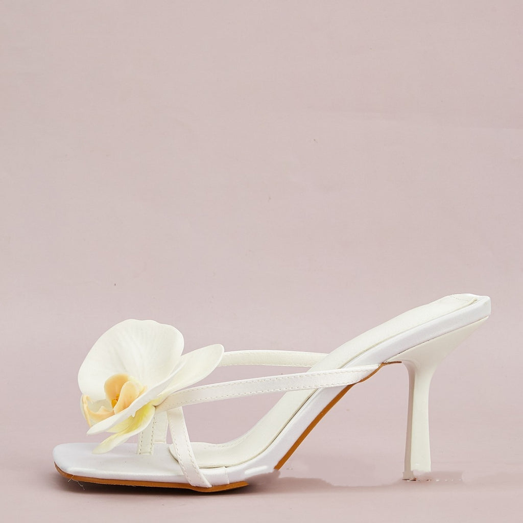 White Flower Decorative Flip-toe Square Toe High Heel Sandals - D&A