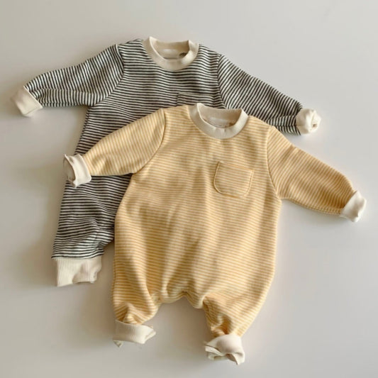 Wear striped baby jumpsuits outside - D&A