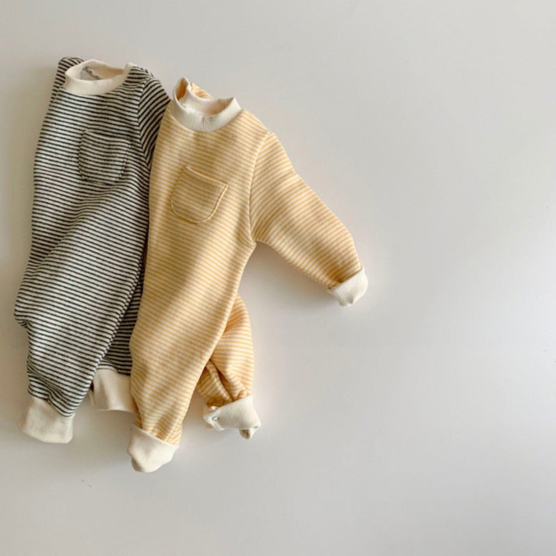Wear striped baby jumpsuits outside - D&A