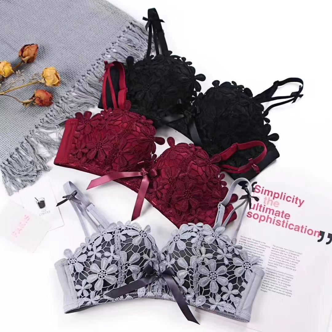 Lace embroidered brassiere bra - D&A