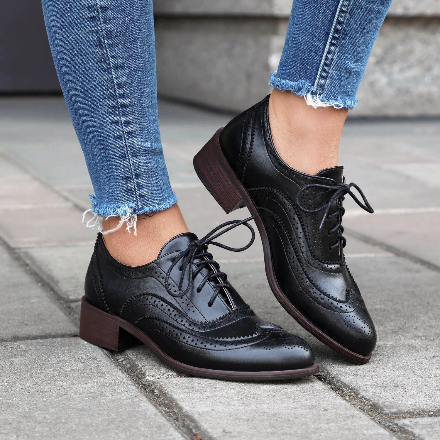 Retro British Contrasting Color Brogue High-cut Lace-up Shoes - D&A