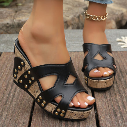 Women's Light-soled Rivet Sandals Plus Size - D&A