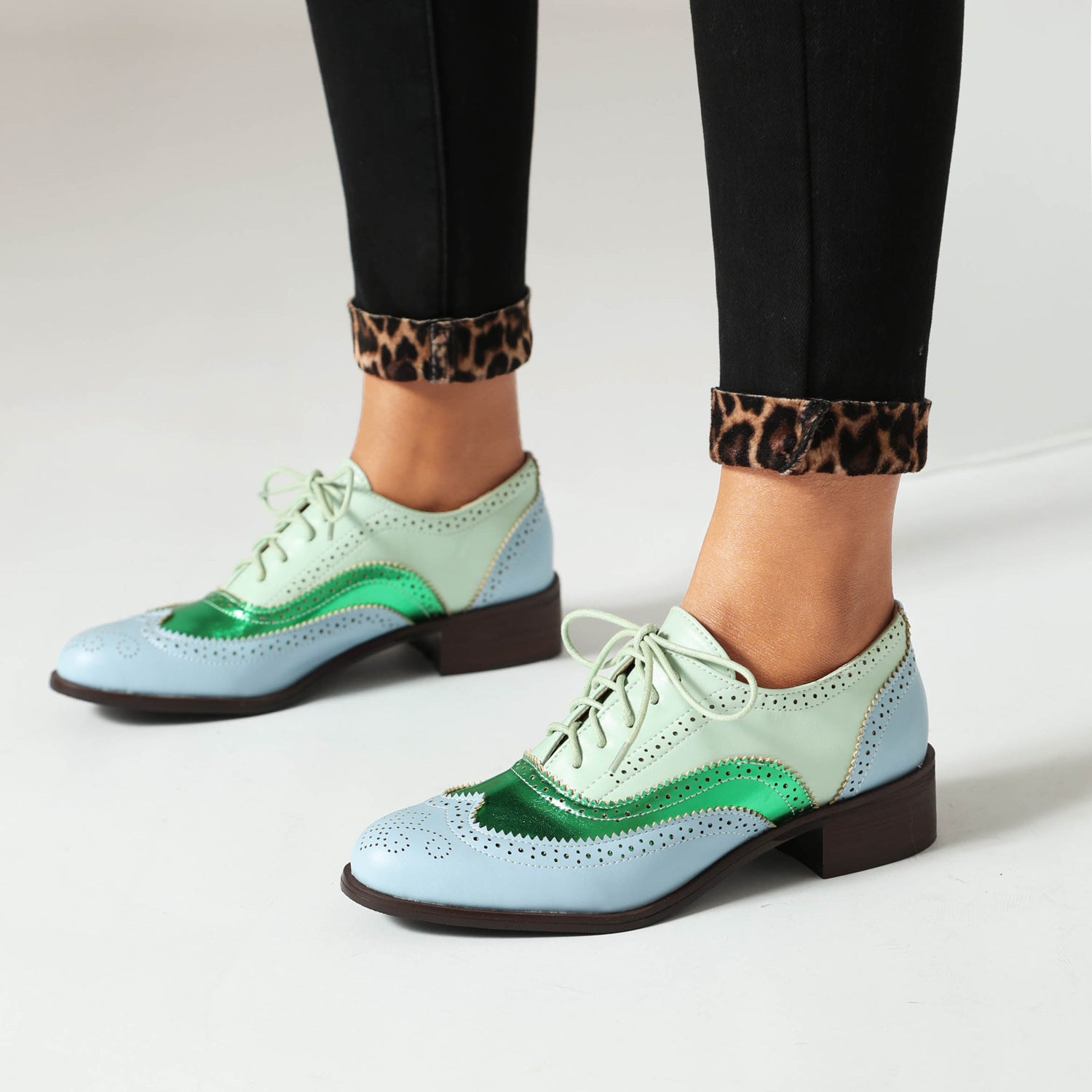 Retro British Contrasting Color Brogue High-cut Lace-up Shoes - D&A