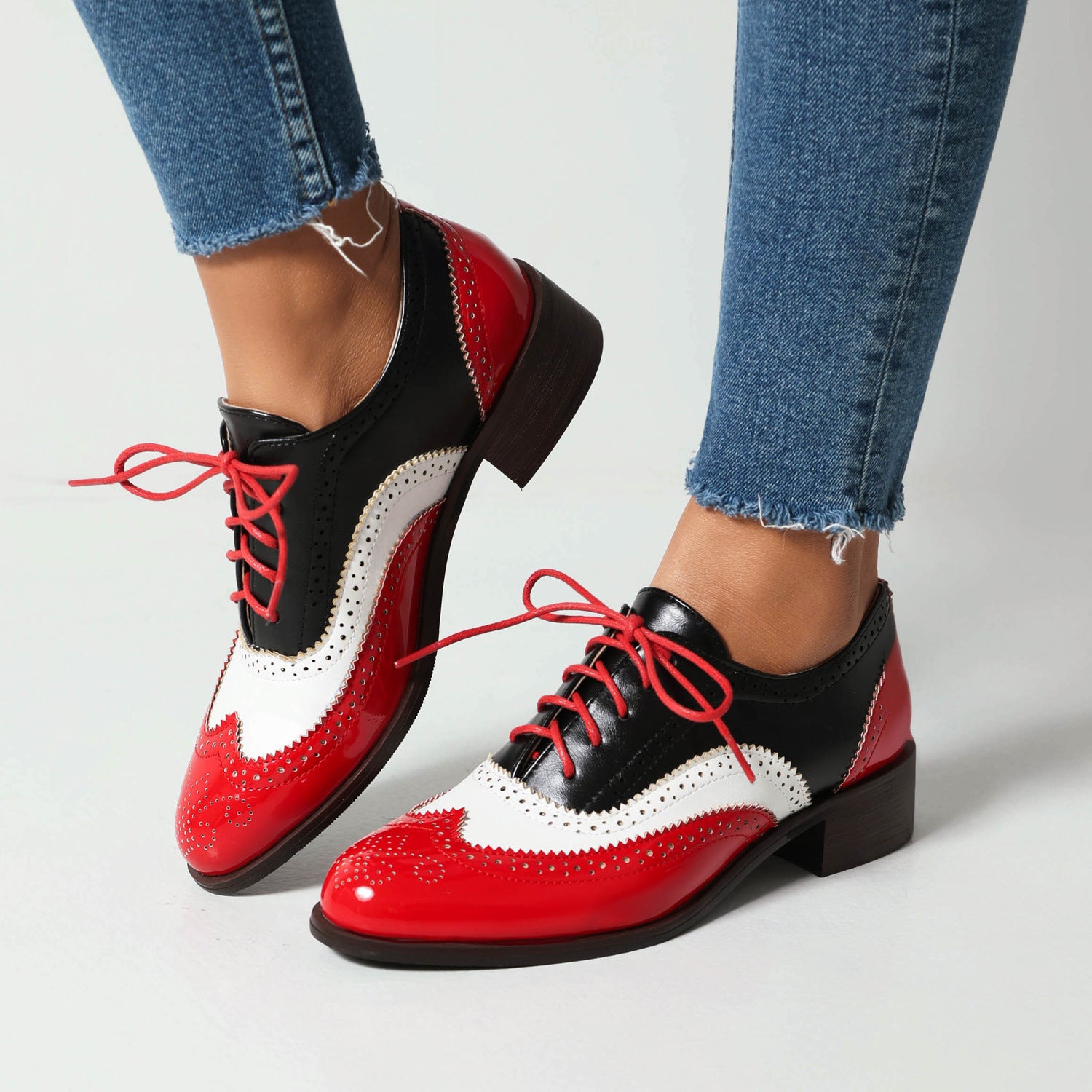 Retro British Contrasting Color Brogue High-cut Lace-up Shoes - D&A