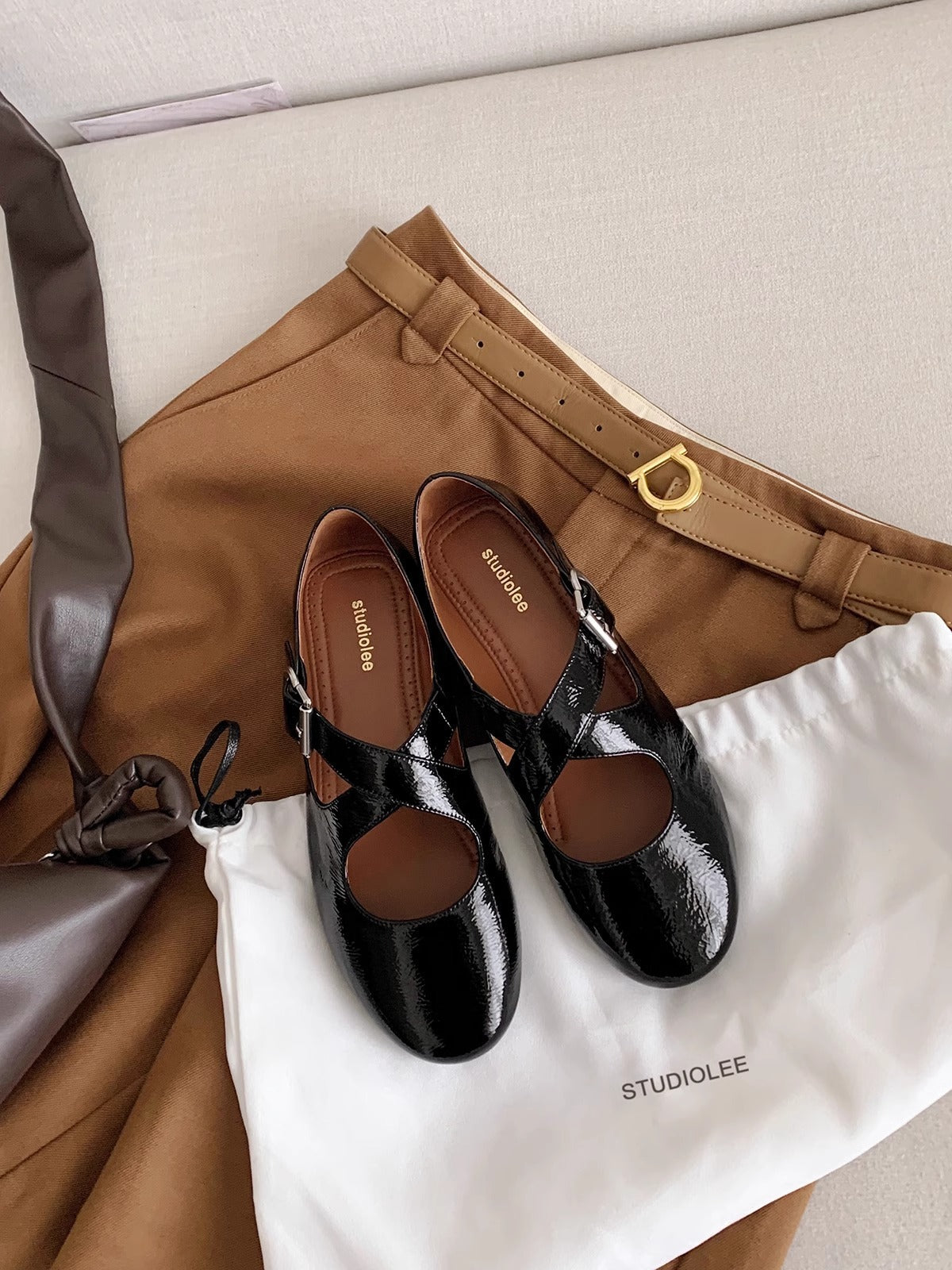 Cross Strap Silver Round Head Women's Shallow Mouth Flat Bottom Leather Shoes Black - D&A