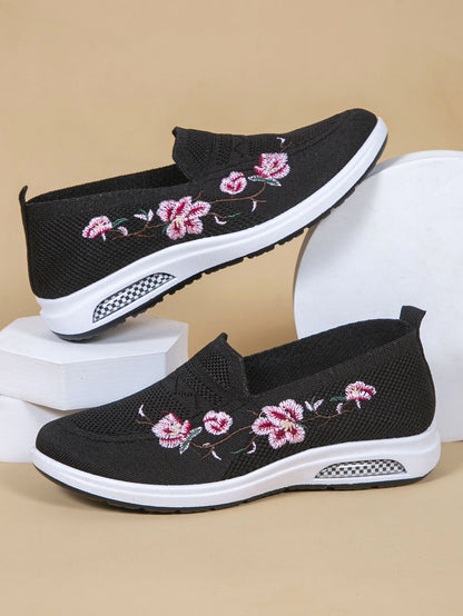 Women's Breathable Cloth Shoes Fashion Embroidery Soft Sole Shoes Black - D&A