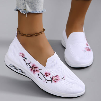 Women's Breathable Cloth Shoes Fashion Embroidery Soft Sole Shoes - D&A