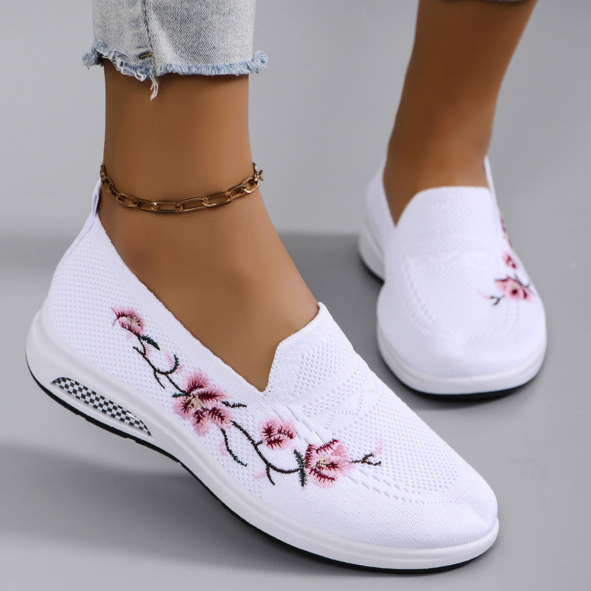 Women's Breathable Cloth Shoes Fashion Embroidery Soft Sole Shoes White - D&A