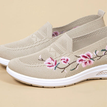 Women's Breathable Cloth Shoes Fashion Embroidery Soft Sole Shoes - D&A