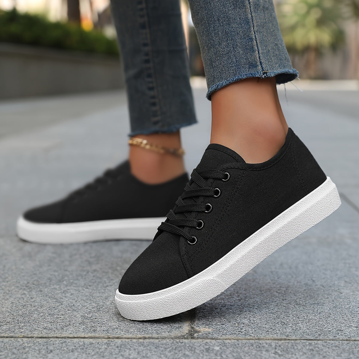 Canvas Shoes Soft Bottom Couple Plus Size Men And Women Black And White - D&A
