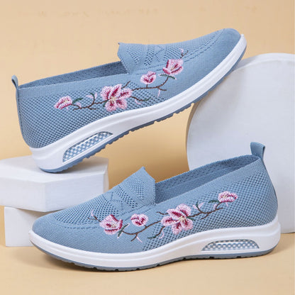 Women's Breathable Cloth Shoes Fashion Embroidery Soft Sole Shoes - D&A