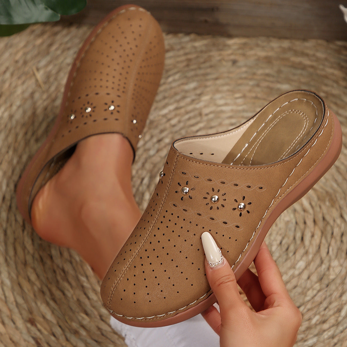 Women's Toe Covered Platform Slippers Brown - D&A