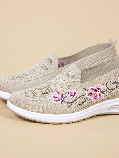 Women's Breathable Cloth Shoes Fashion Embroidery Soft Sole Shoes Khaki - D&A