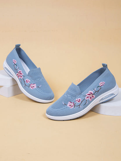 Women's Breathable Cloth Shoes Fashion Embroidery Soft Sole Shoes Sky Blue - D&A