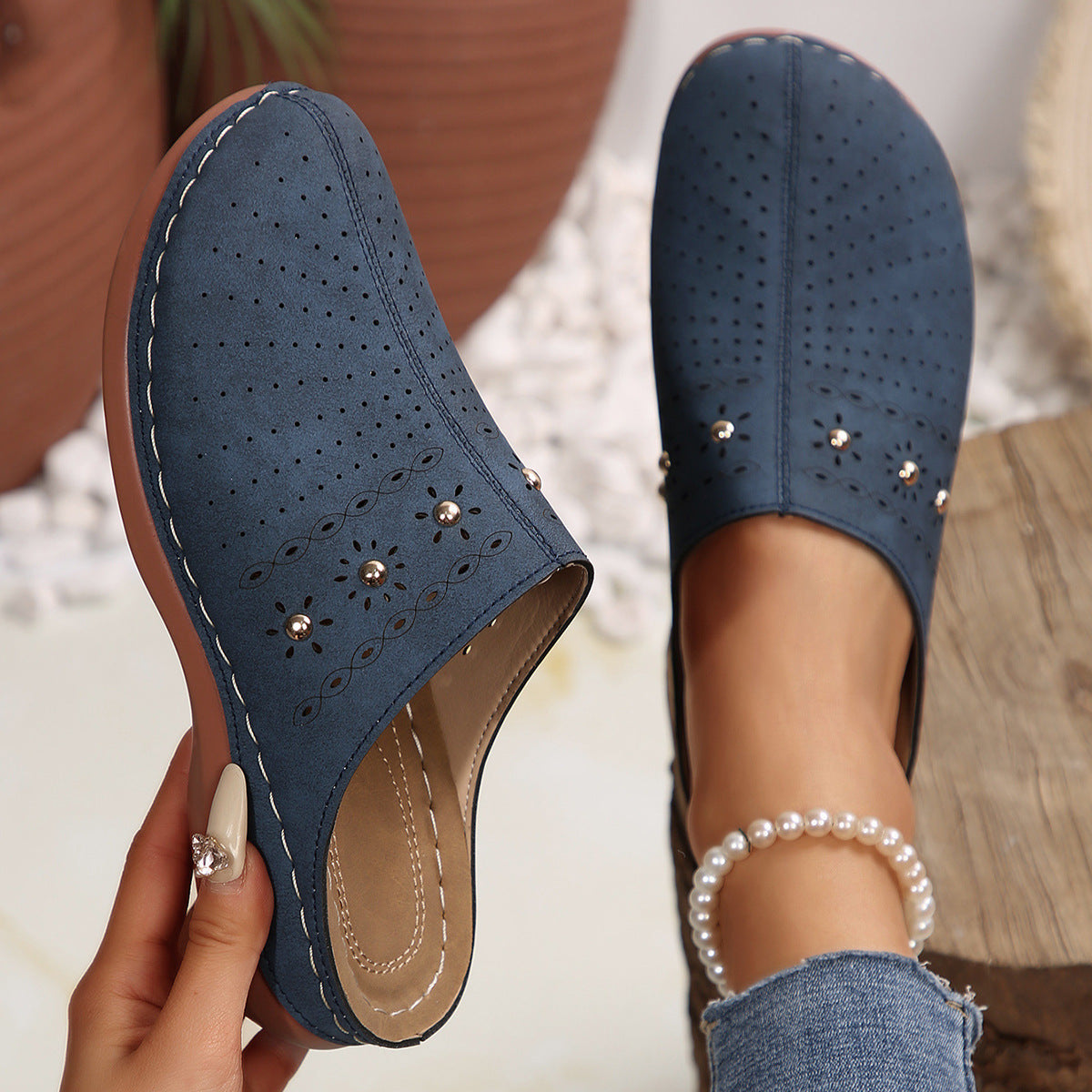 Women's Toe Covered Platform Slippers - D&A