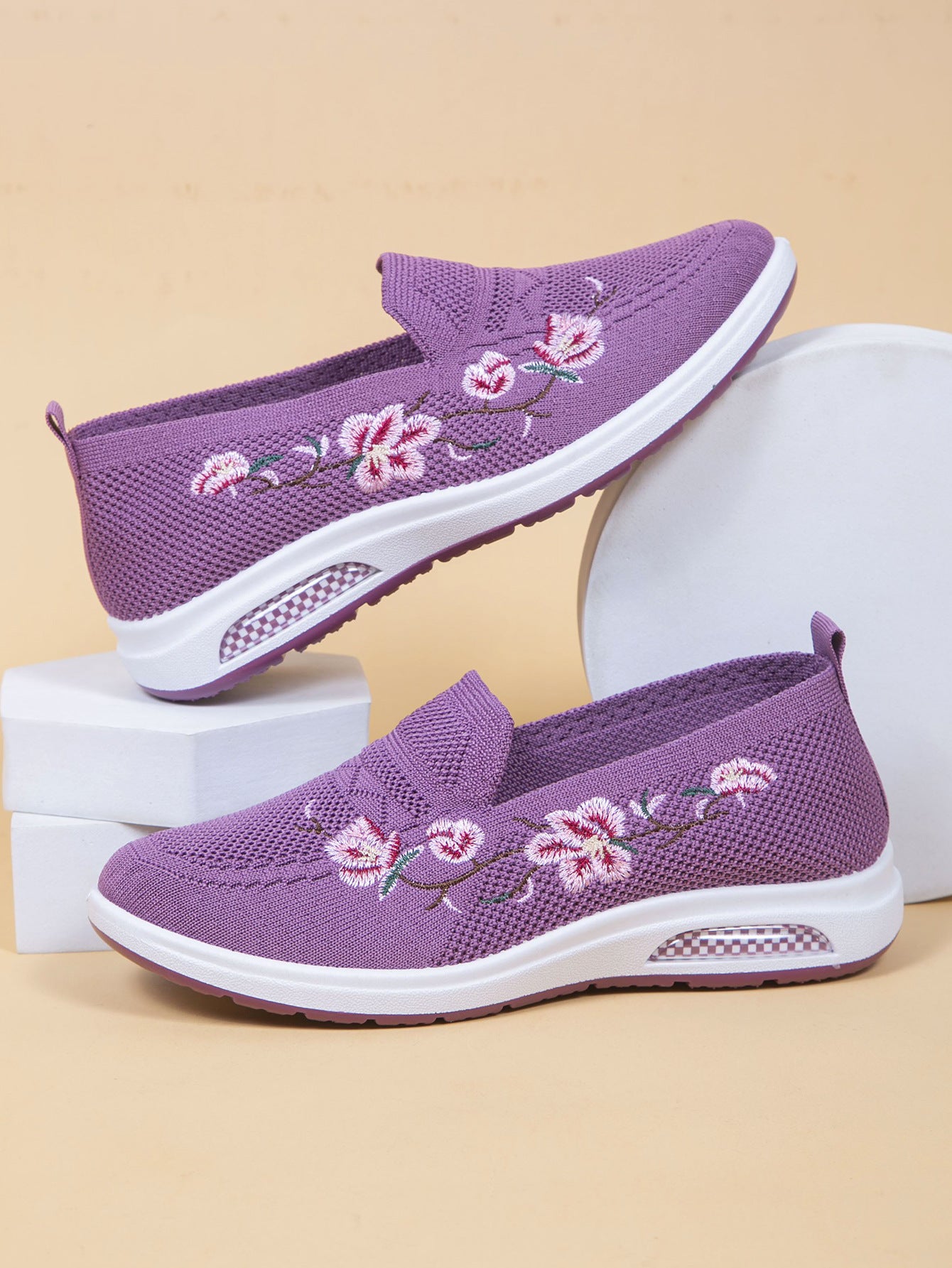 Women's Breathable Cloth Shoes Fashion Embroidery Soft Sole Shoes Violet - D&A