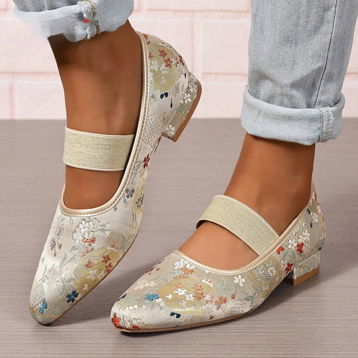 Chunky Heel Embroidery Women's Pumps Beige - D&A