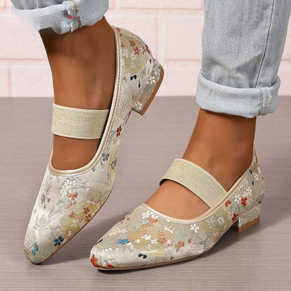 Chunky Heel Embroidery Women's Pumps Beige - D&A