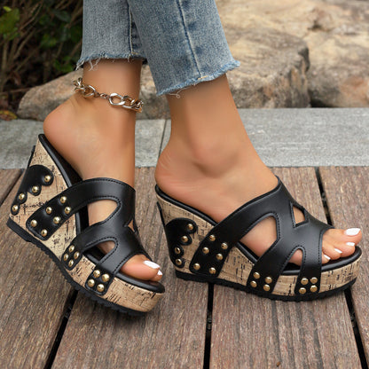 Women's Light-soled Rivet Sandals Plus Size - D&A