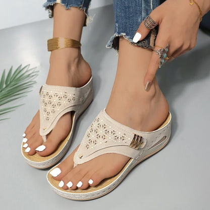 Fashion Hollowed-out Women's Flip-flops - D&A