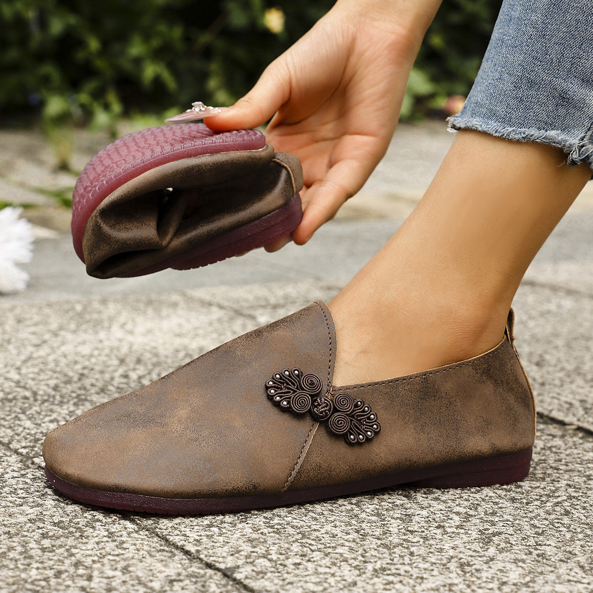 New Slippers Retro Buckle Closed-toe Slippers Women Brown - D&A