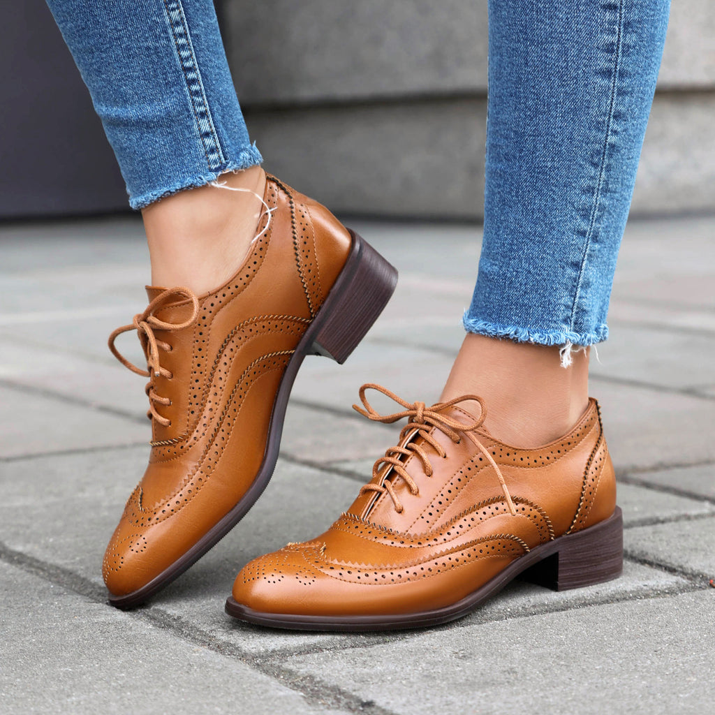 Retro British Contrasting Color Brogue High-cut Lace-up Shoes - D&A