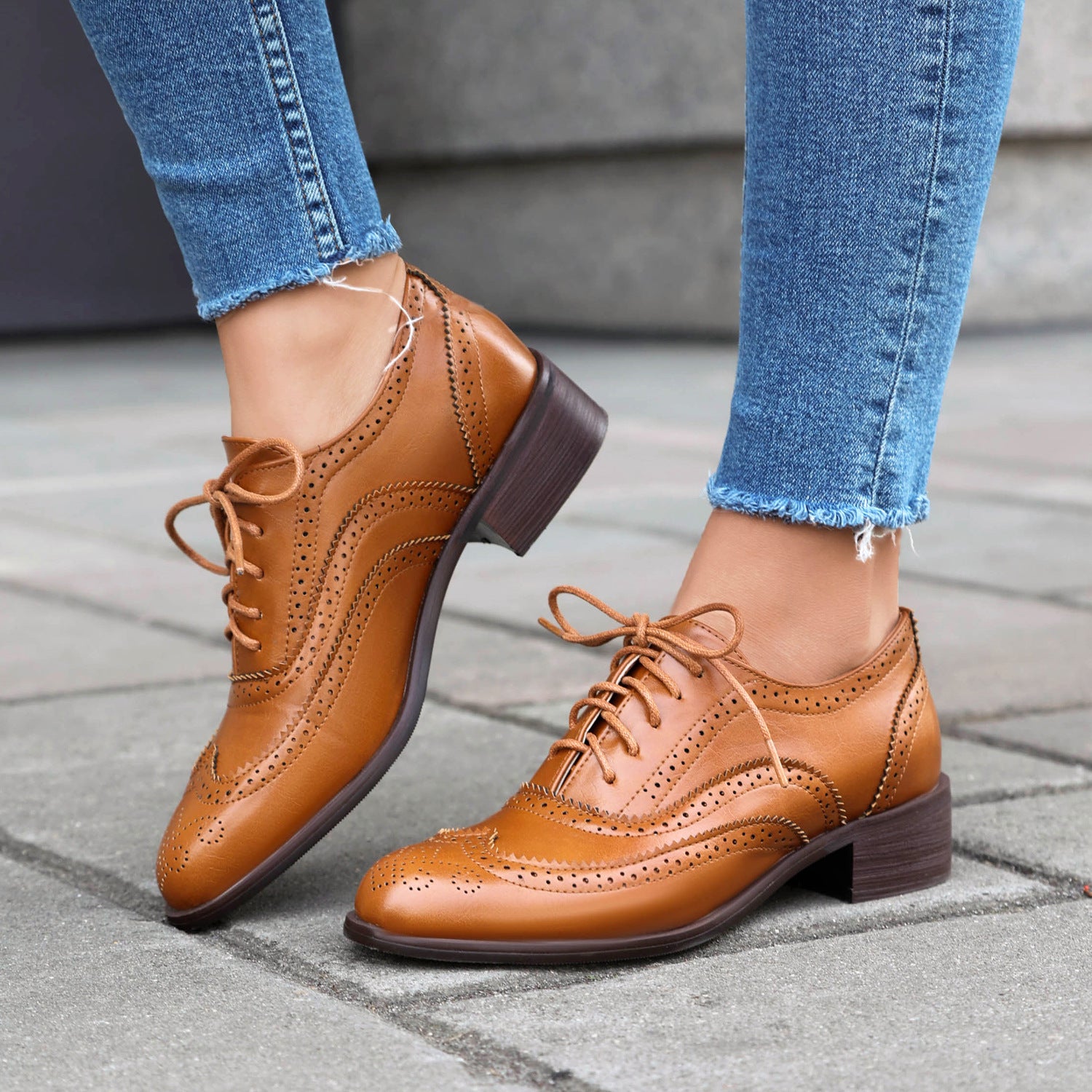 Retro British Contrasting Color Brogue High-cut Lace-up Shoes - D&A